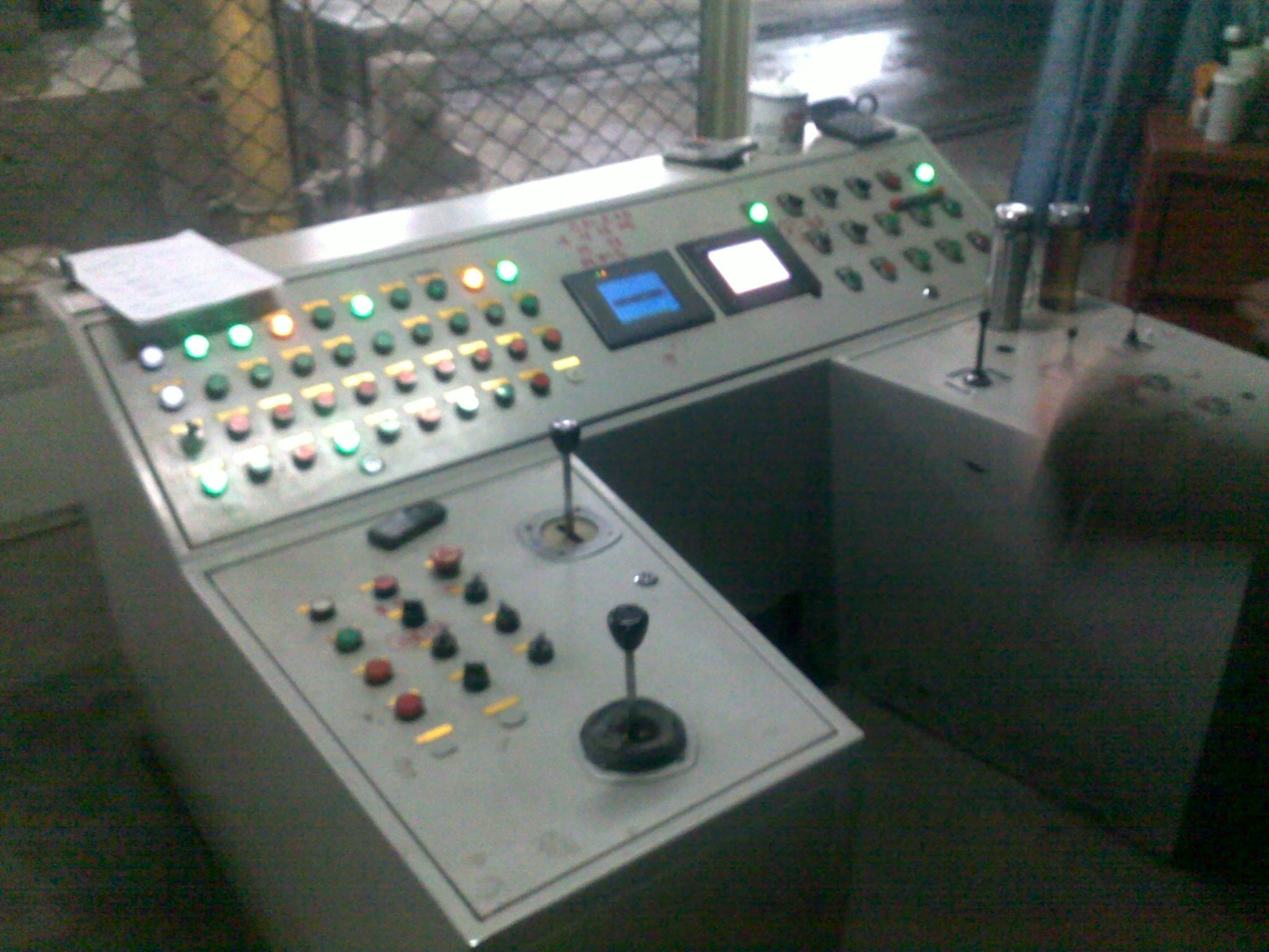 鍛(duan)造機組操作(zuò)台