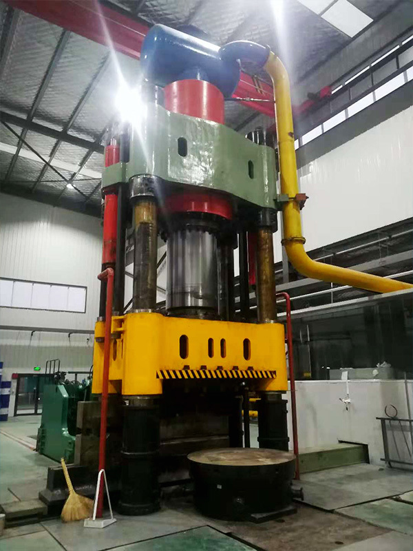 1600T鍛造液(ye)壓機-洛陽(yáng)科品