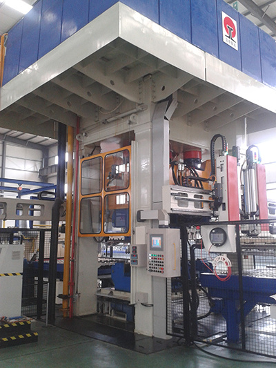 熱沖(chong)壓液壓(yā)機：山東(dong)大王金(jin)泰800T